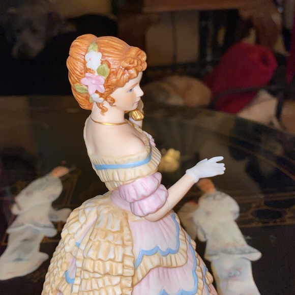 Lenox Belle of the Ball Porcelain Figurine Lady w Purse VERY GOOD CONDITION - Picture 3 of 7